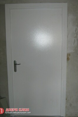 Белая входная дверь с нитроэмалью