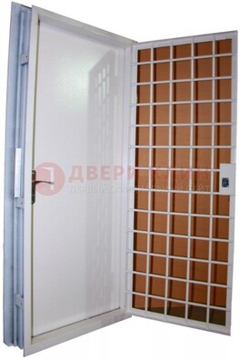 Белая стальная бронированная дверь с нитроэмалью ДБ-7 в Рузе
