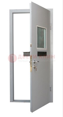 Белая металлическая дверь в кассу ДКС-1 в Рузе