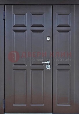 Тёмная двухстворчатая входная дверь для коттеджа с МДФ ДМ-533 в Рузе