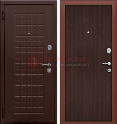 Коричневая металлическая дверь с МДФ ДМ-78 в квартиру в Рузе