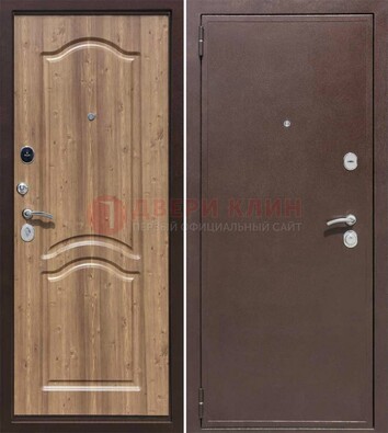 Коричневая железная дверь с порошковым окрасом ДП-191 в Рузе