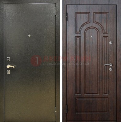 Железная темно-серая дверь с порошковым напылением и МДФ Тисненый орех ДП-275 в Рузе