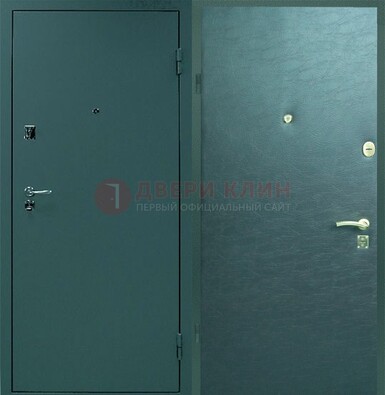 Зеленая стальная дверь с порошковым покрытием ДП-93 в Рузе