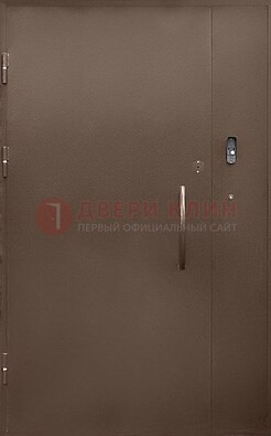 Коричневая металлическая подъездная дверь ДПД-2 в Рузе