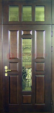 Парадная дверь со стеклянными вставками и ковкой ДПР-1 в офисное здание в Рузе