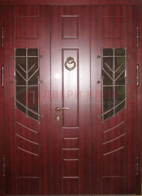 Парадная дверь со вставками из стекла и ковки ДПР-34 в загородный дом в Рузе