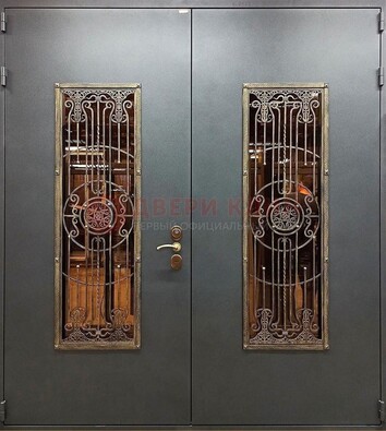 Входная металлическая парадная дверь со стеклом и ковкой ДПР-81 в Рузе