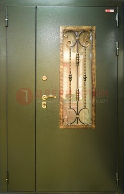 Стальная дверь со стеклом и ковкой ДСК-29 для квартиры в Ульяновске