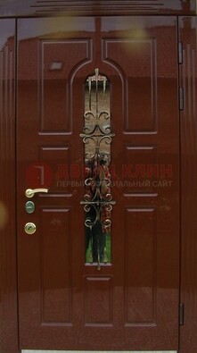 Красивая металлическая дверь со стеклом и ковкой ДСК-33 в Рузе