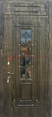Зеленая входная дверь со стеклом и ковкой ДСК-67 в Талдоме