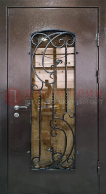 Металлическая дверь со стеклом и ковкой ДСК-95 для магазина в Рузе