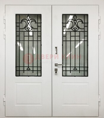 Белая двухстворчатая уличная дверь Винорит со стеклом ДСТ-4 в Рузе