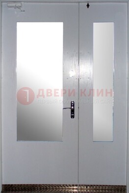 Белая  тамбурная дверь со стеклянными вставками ДТМ-18 в Рузе