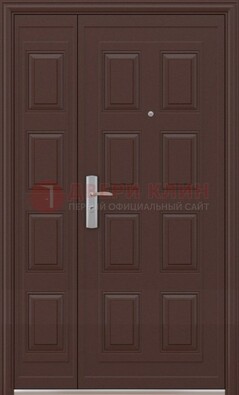 Коричневая железная тамбурная дверь ДТМ-37 в Рузе
