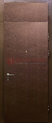 Коричневая стальная дверь с винилискожей ДВ-24 в Рузе