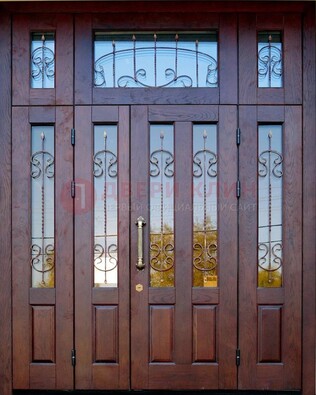 Коричневая парадная дверь с виноритом и ковкой ДВТ-168 в Рузе